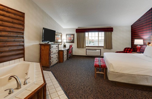 Johnston Hotel | Inviting Johnston Lodging with Local Bar & Patio Space, Easy Access to I-35