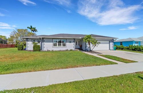 Marco Island House | Inviting Lakeview Home l Pool l Close to Beaches