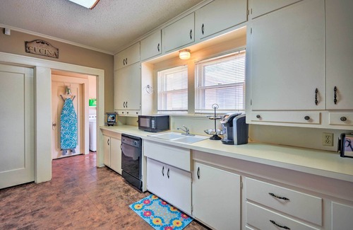 North Overton Cottage | Inviting Lubbock Home > 1 Mi to Downtown