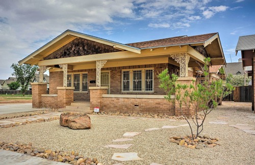 North Overton Cottage | Inviting Lubbock Home > 1 Mi to Downtown