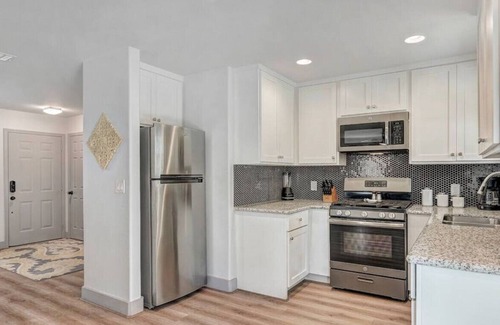 Georgetown House | Inviting modern home. Walk to Georgetown Square!