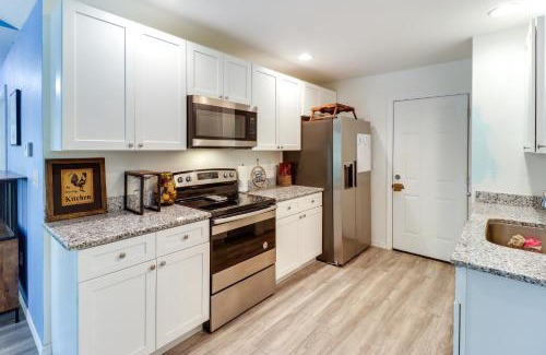 Ocklawaha House | Inviting Ocklawaha Home with Porch Ideal Location!