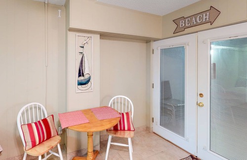 Corpus Christi Apartment | Inviting studio with indoor & outdoor pools - plus gym