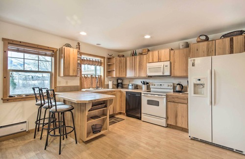 Emigrant House | Inviting Townhome: 30 Mi to Yellowstone NP!