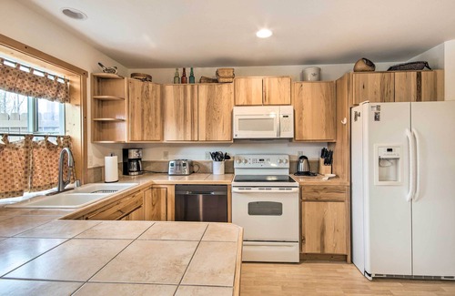 Emigrant House | Inviting Townhome: 30 Mi to Yellowstone NP!