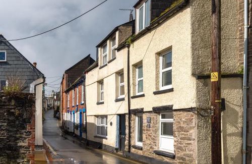 Mevagissey House | Inviting Traditional Fishermens cottage in the heart of the village, close to the harbour