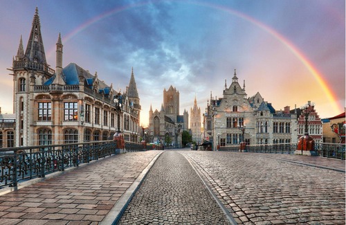 Ghent House | Inviting two bedroom suite with private bathroom and speed wifi in city centre