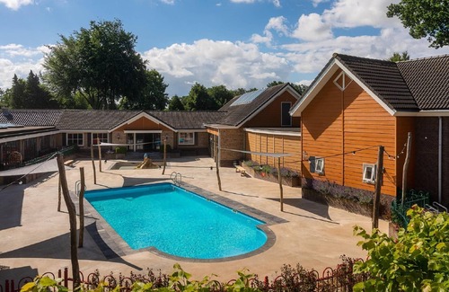 Voorthuizen Villa | Inviting Villa in Voorthuizen With Garden