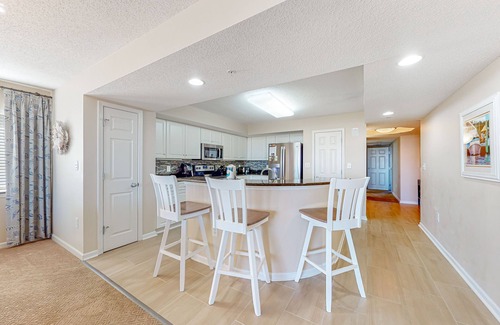 North Myrtle Beach Condo | Inviting waterfront condo with pool, hot tub, golf, balcony, & W/D