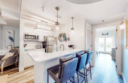 Sunnyside Condo | Inviting waterfront condo with heated outdoor pool, balcony, AC, & hot tub