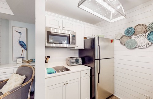 Sunnyside Condo | Inviting waterfront condo with heated outdoor pool, balcony, AC, & hot tub