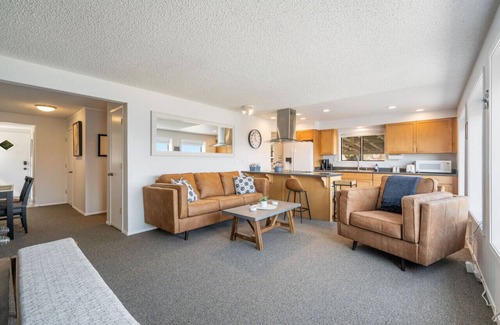 Gig Harbor House | Inviting Waterfront Haven ~BBQ
