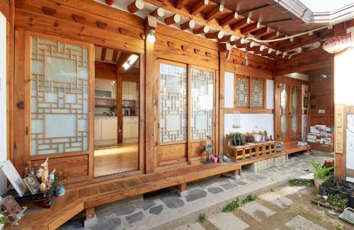 Gahoe-dong House | Inwoo Guesthouse