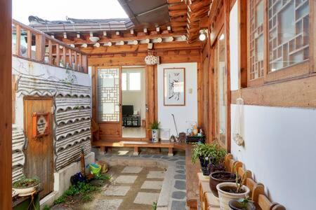 Gahoe-dong House | Inwoo Guesthouse