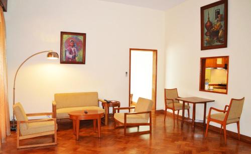 Mayangone Hotel | Inya Lake Hotel Yangon
