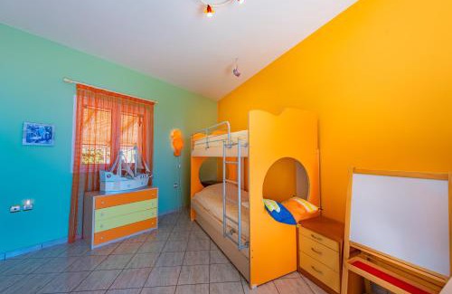 Vlachata House | Ioannis House Sea View-Perfect family holidays