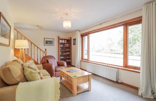 Drumnadrochit House | Iola