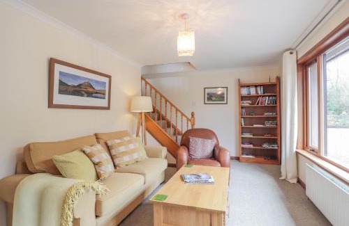 Drumnadrochit House | Iola