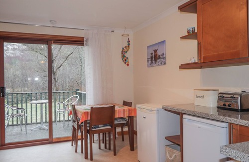 Drumnadrochit Cottage | IOLA, romantic, character holiday cottage in Drumnadrochit, Loch Ness