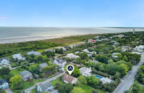 Sullivan's Island House | Ion by AvantStay Walk to Beach Dining Shopping Central Location Deck