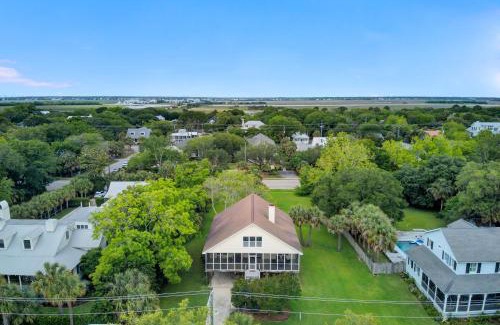 Sullivan's Island House | Ion by AvantStay Walk to Beach Dining Shopping Central Location Deck