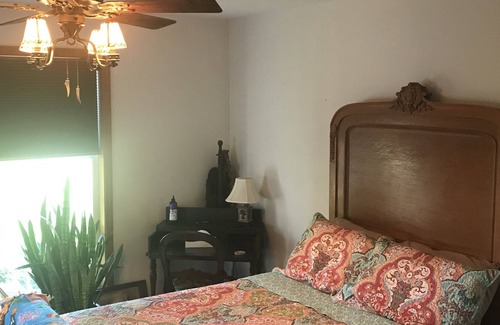 Milford Bed & Breakfast | Iona Inn 1st floor 2 guest rooms, shared full bath