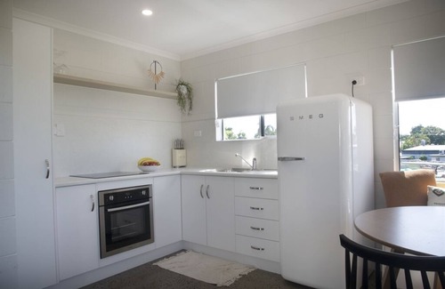 Mission Beach House | Iona - Mission Beach - Stroll to cafes, shops and beach