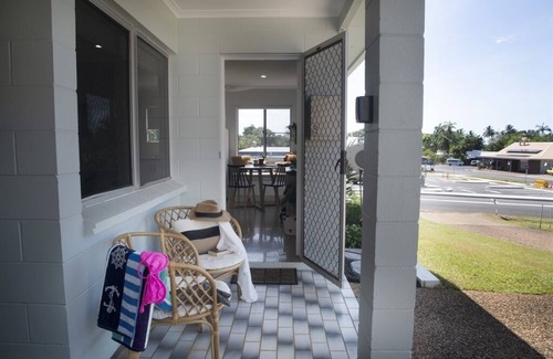 Mission Beach House | Iona - Mission Beach - Stroll to cafes, shops and beach