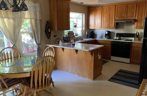 Ione House | Ione Captains Cottage With 3 separate BEDROOMS Close to Town. Centrally located.