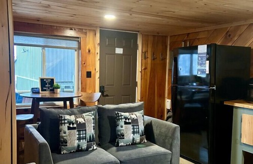 Northeast Somerset Cabin | Ioneta - Cabin 2 · Lawrence's Lakeside Cabins | 'Ioneta' Waterfront Retreat + Private Sauna
