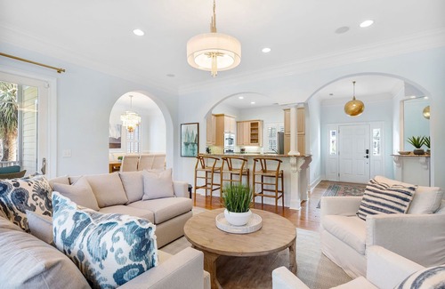 Isle of Palms House | IOP Oasis!~Best Backyard on IOP!~Golf Cart~Heated Salt Pool/Spa~Walk to Beach!