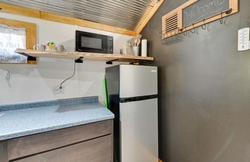 Austinville Apartment | Iowa Tiny Cabin Near Pine Lake State Park
