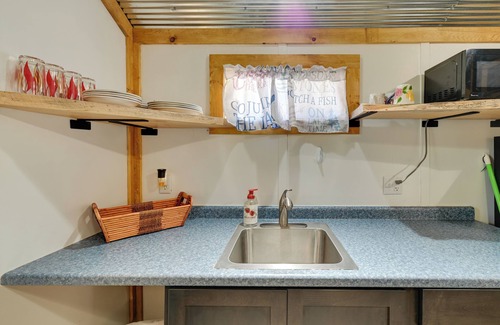 Austinville Apartment | Iowa Tiny Cabin Near Pine Lake State Park