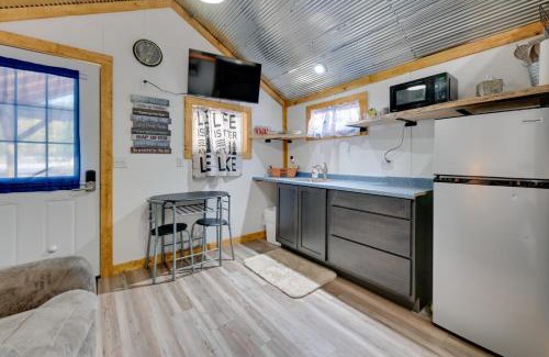 Austinville Apartment | Iowa Tiny Cabin Near Pine Lake State Park