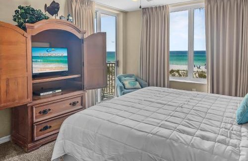 Fort Walton Beach Apartment | IP301-Beautiful 3 Bed Beachfront-Premium Amenities