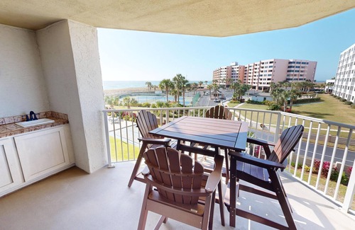 Holiday Isle Condo | IR 212 is a 2 BR Gulf view with Washer Dryer over 1300 sf Condo is for sale.