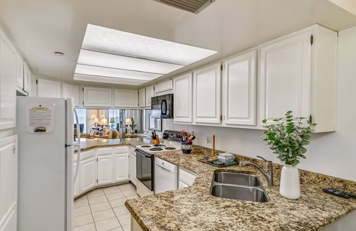 Holiday Isle Condo | IR 602 Top floor Gulf Front 2 BR with washer dryer -amazing views!