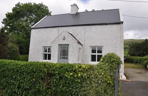 Knockaderry Cross Roads Cabin | Ireland Co Wicklow Joshua Cottage in the pretty village of Askanagap