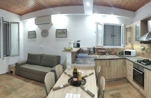 Pylos-Nestoras House | IREMOS by AROKARIA APARTMENTS - 50 meters from the sea