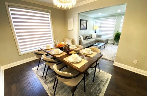 Etobicoke House | iResidence in Toronto - Fantastic Vacation Home with Breakfast