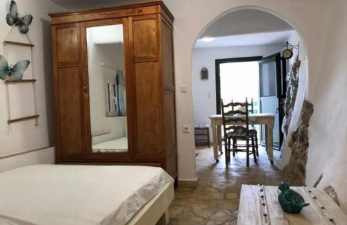 Pitsinianika Apartment | Irina Studios