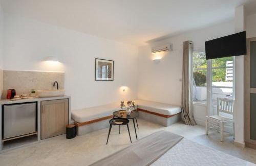 Lefkes Apartment | Irini's Poiēma