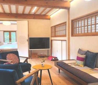 Jingwan-dong House | IRIRU Luxury Hanok Stay - Eunpyung Hanok village