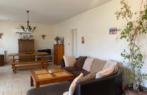 Viviers House | Iris