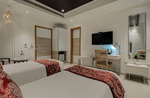 Safdarjung Enclave Hotel | Iris Park Hotel