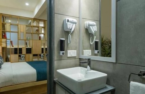 Panduranga Nagar Hotel | Iris Suites