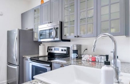 Irish Channel Apartment | Irish Channel Apt w/Balcony | Walk to Magazine St