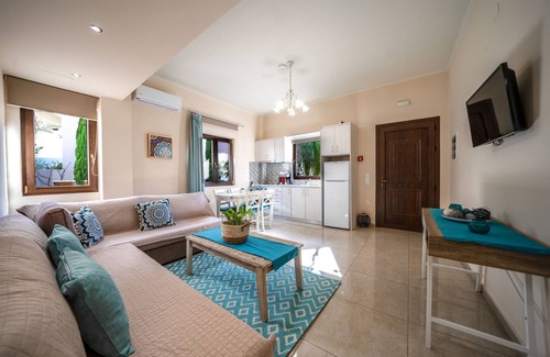 Nea Chora Apartment | Iro Boutique Home 2: just steps from the SANDY BEACH & CHANIA old town