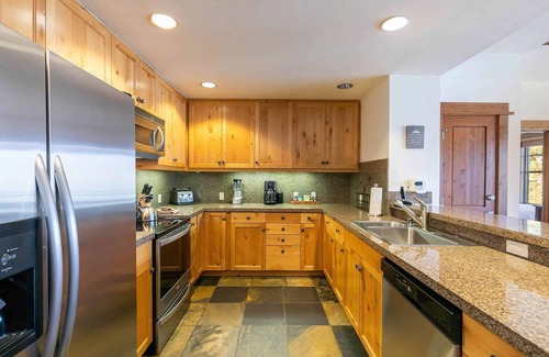 Truckee Condo | Iron Horse Lodge North 207 - Platinum modern
