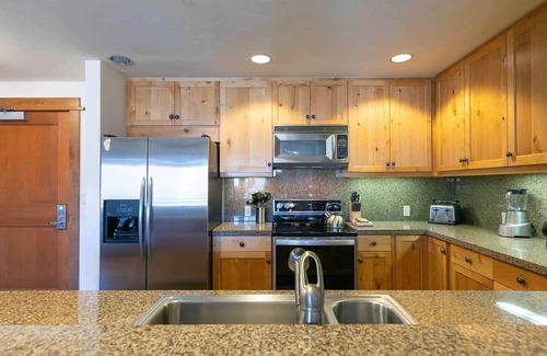 Truckee Condo | Iron Horse Lodge North 207 - Platinum modern
